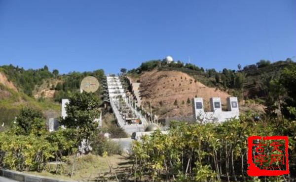 重岩迭嶂